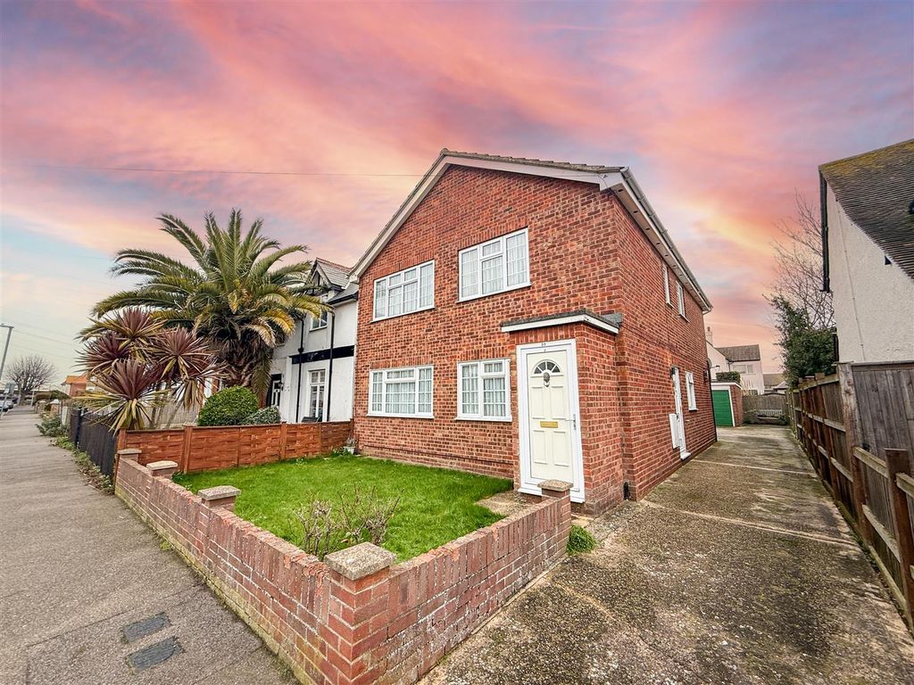 Property photo 1 of 24 Ground Floor Flat