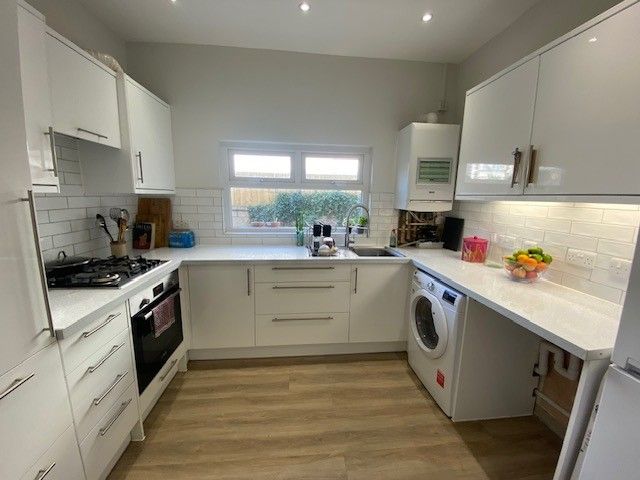 Property photo 1 of 6 Kitchen