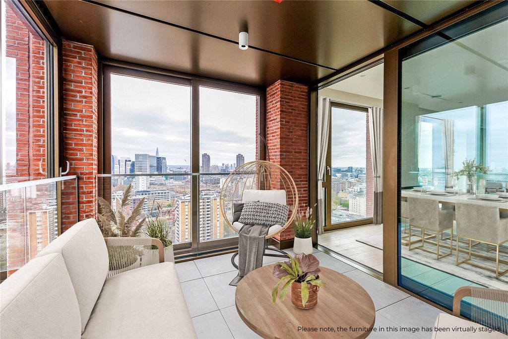 Property photo 3 of 13 Winter Garden