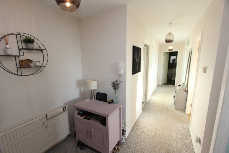 Property photo 2 of 11 Hall