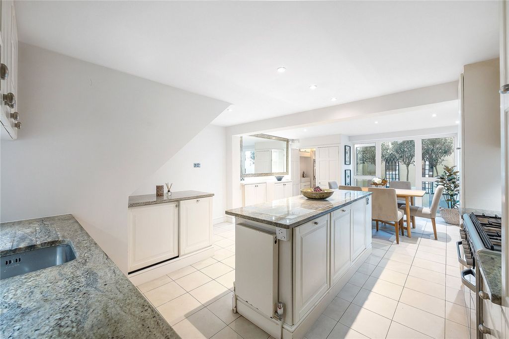 Property photo 2 of 44 Picture No. 12