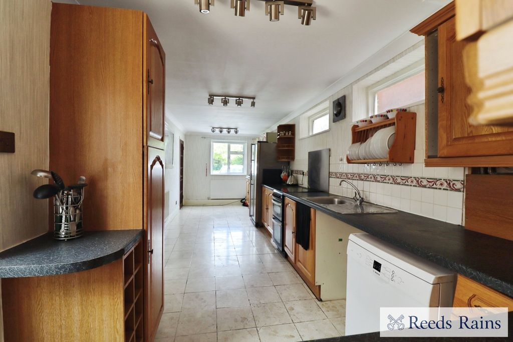 Property photo 3 of 17 Picture No. 01