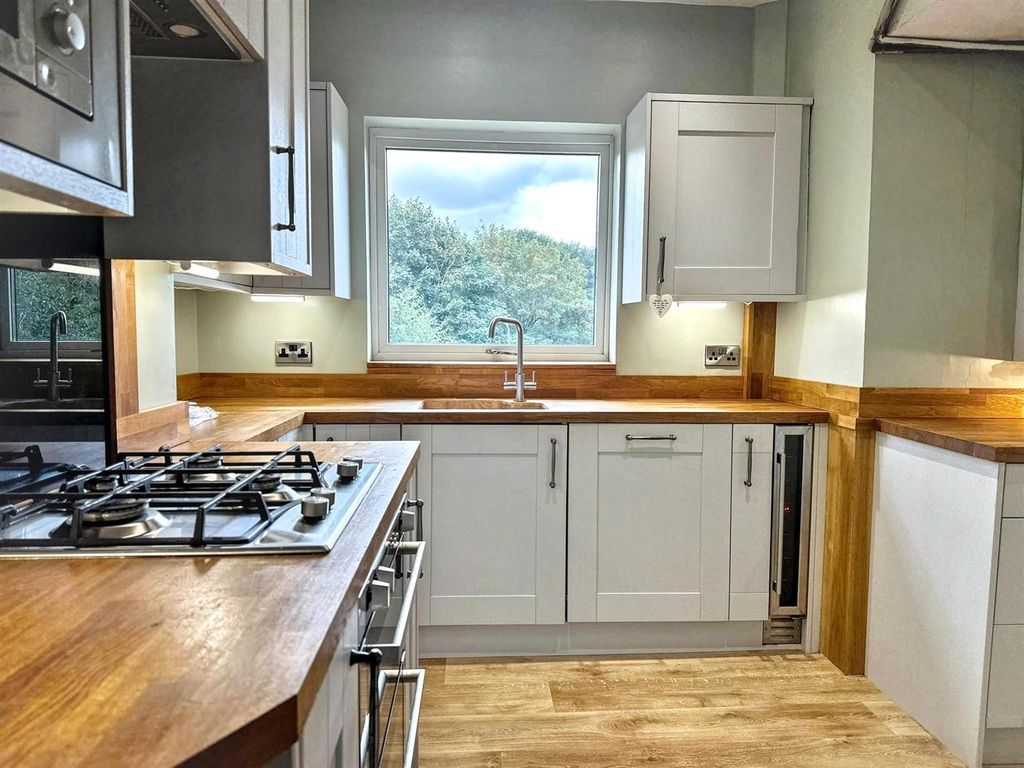 Property photo 2 of 27 Kitchen