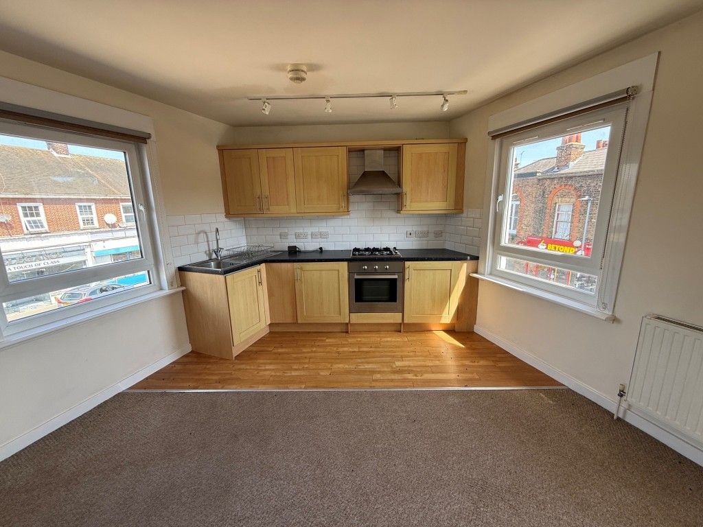 Property photo 3 of 9 Kitchen