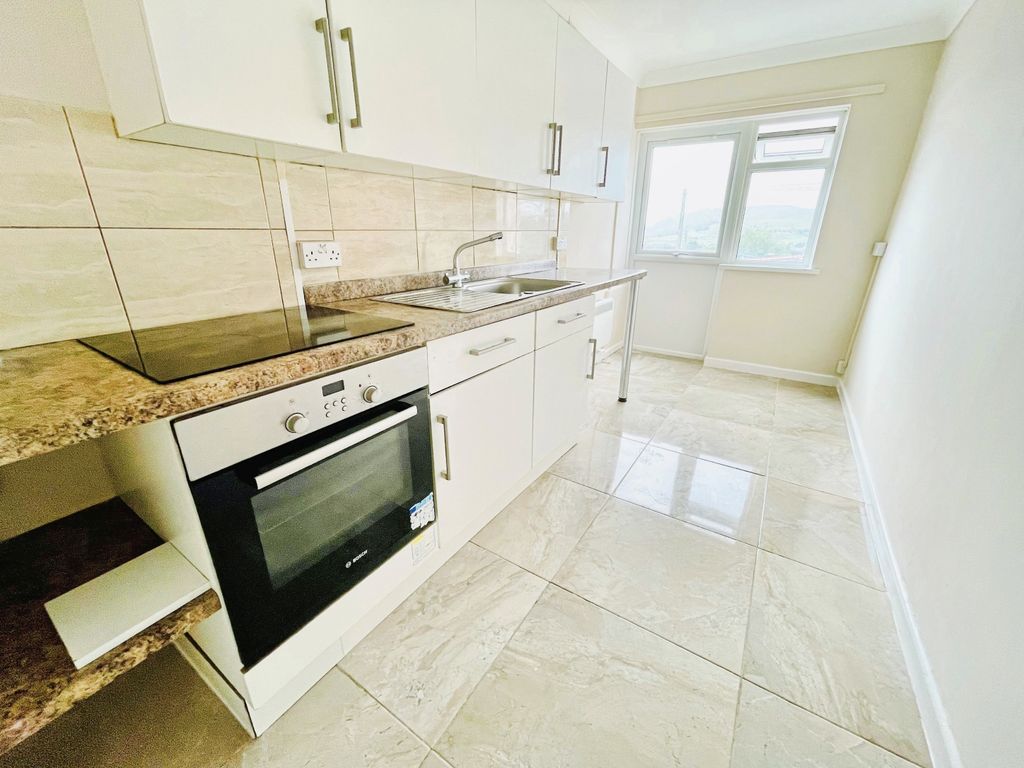 Property photo 1 of 6 Kitchen