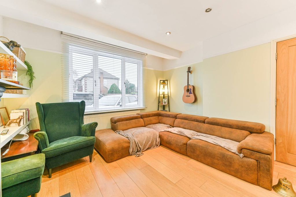 Property photo 3 of 16