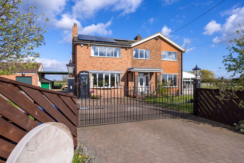 Property photo 2 of 38