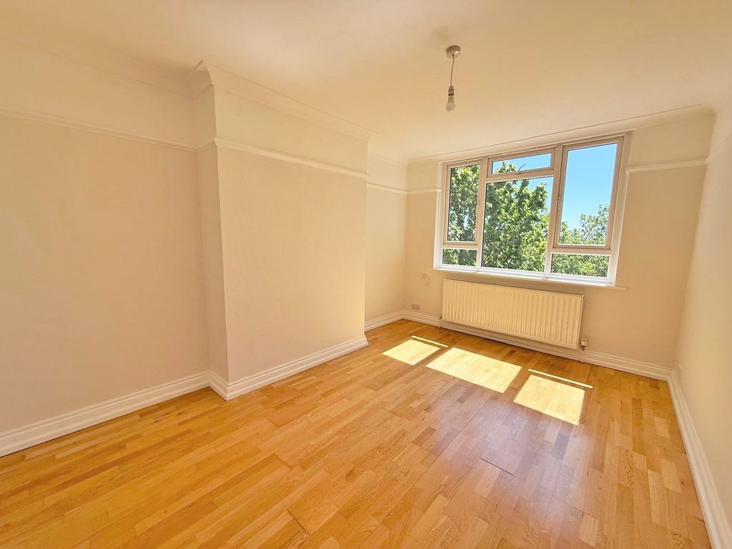 Property photo 3 of 12 5
