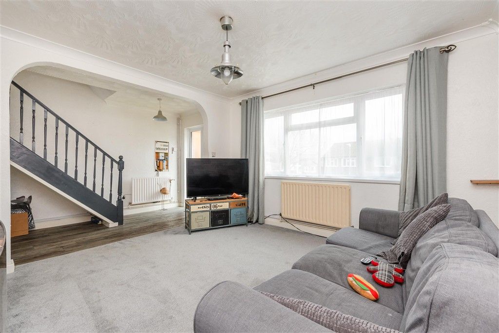 Property photo 2 of 9 Lounge