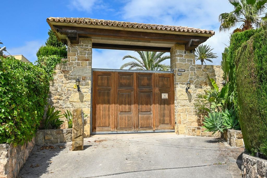 Property photo 2 of 50