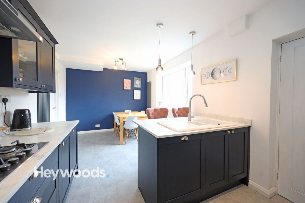 Property photo 2 of 39