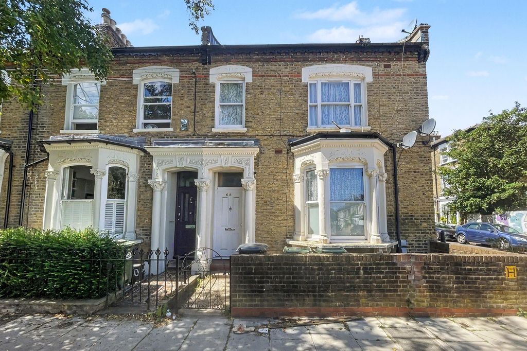 Property photo 1 of 16 Flat A, 68 Rattray Road, Brixton, London Sw2 1Be
