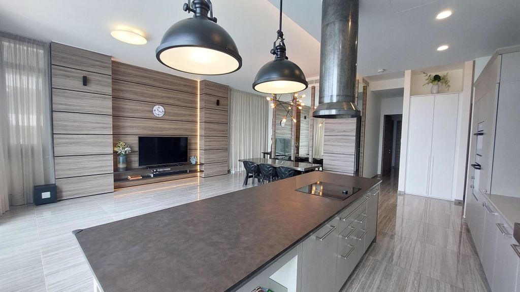 Property photo 3 of 24