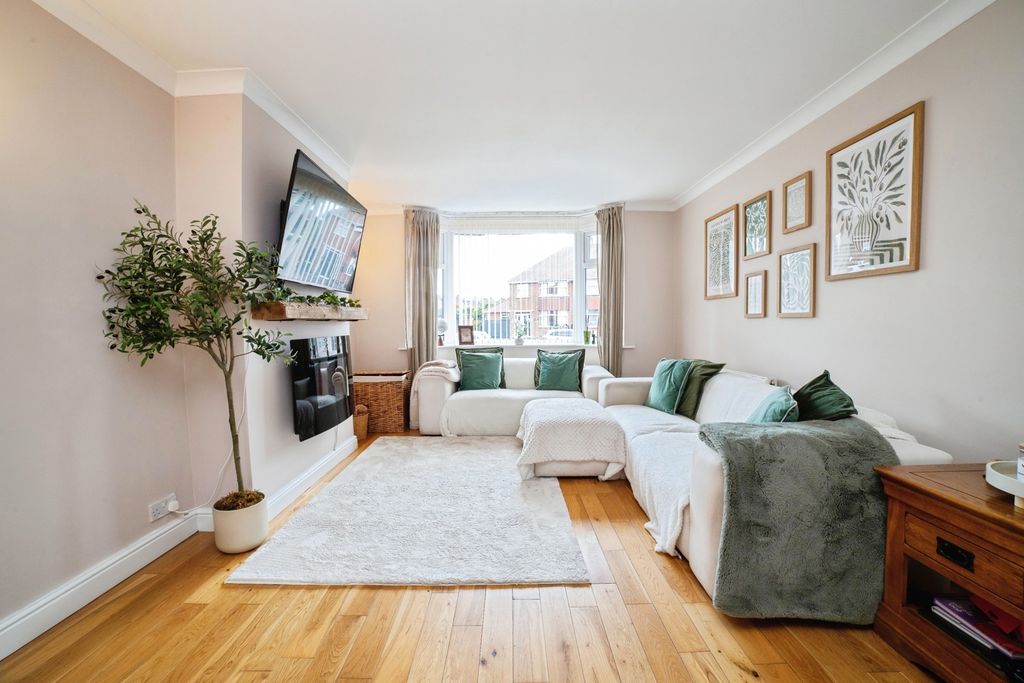 Property photo 2 of 25 Pbox-Img.Jpg