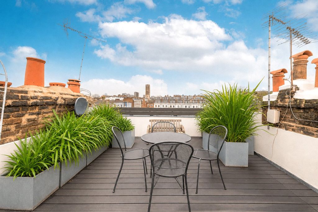 Property photo 2 of 15 Roof Terrace