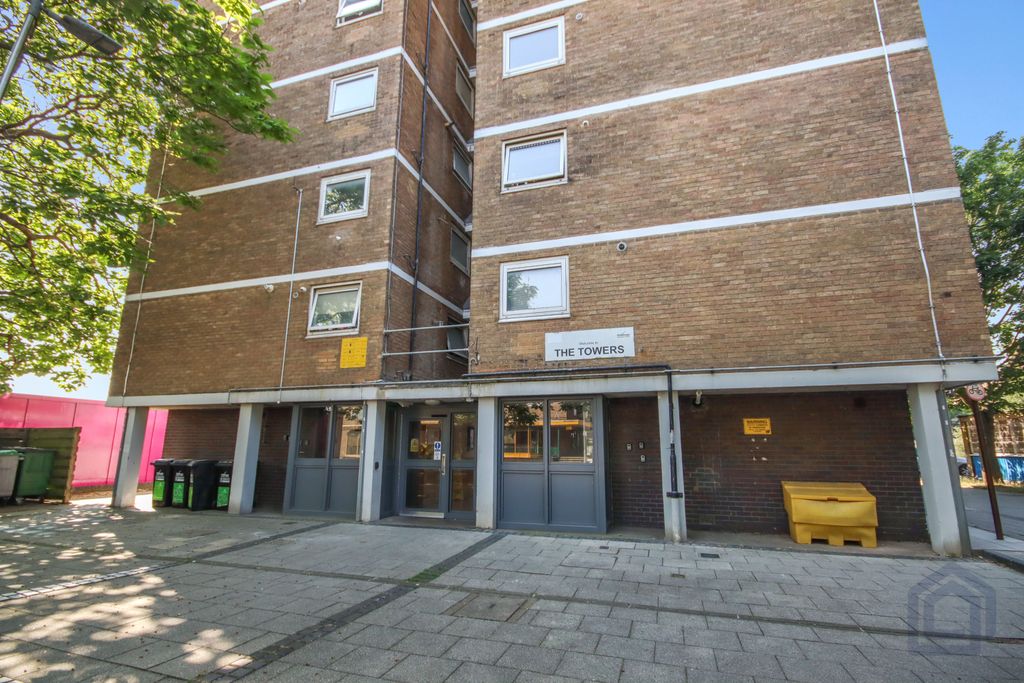 Property photo 2 of 17