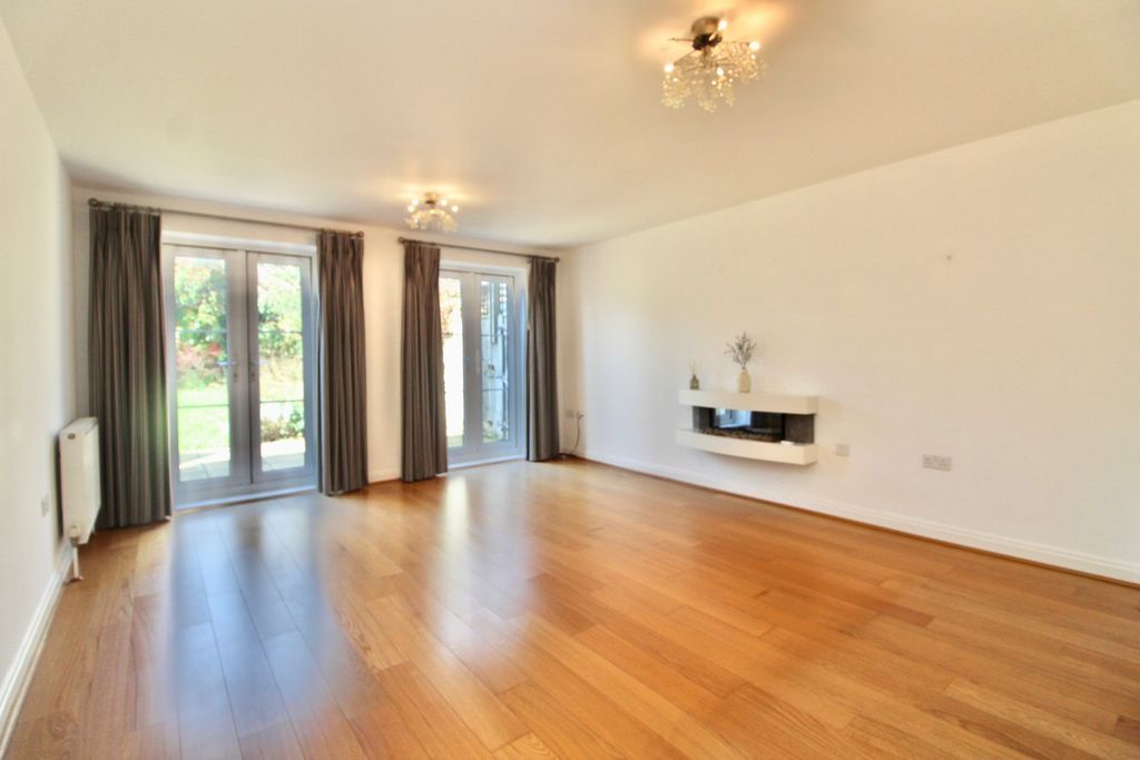 Property photo 3 of 24