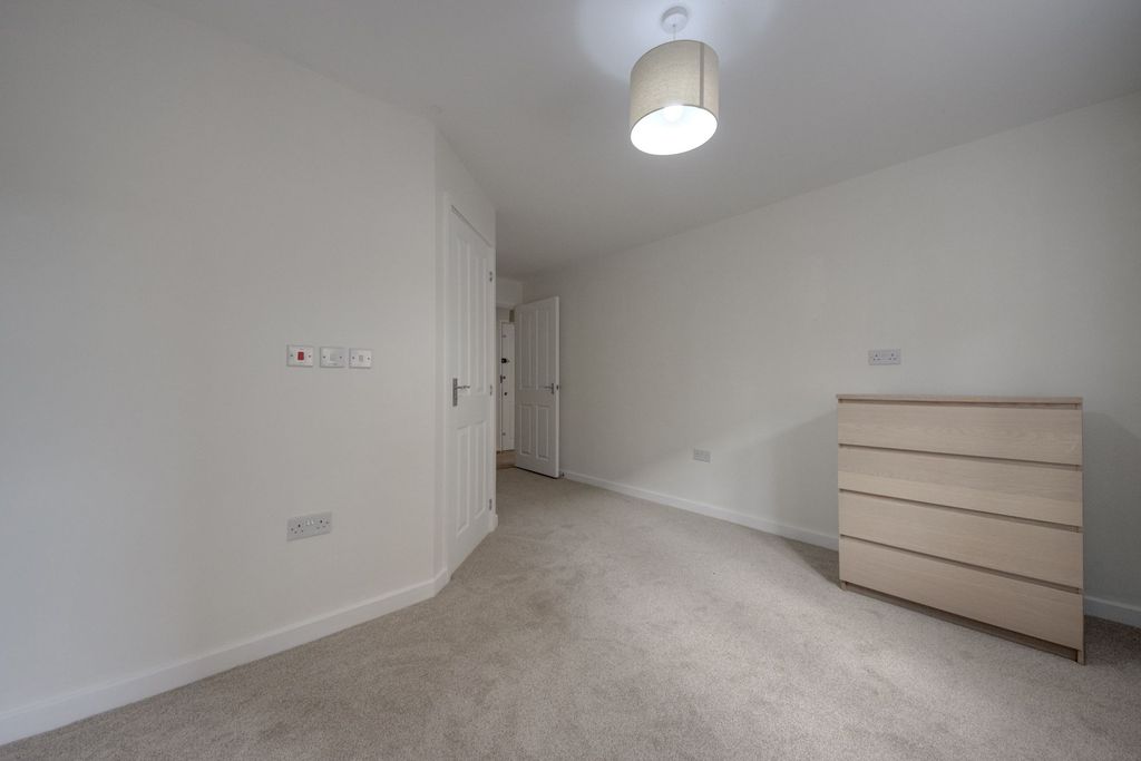 Property photo 3 of 8 Main Bedroom