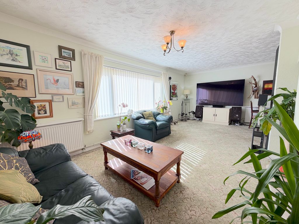 Property photo 3 of 28