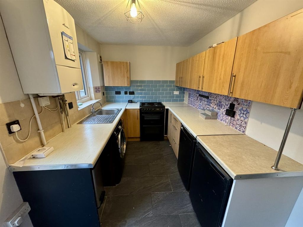 Property photo 2 of 11 Kitchen