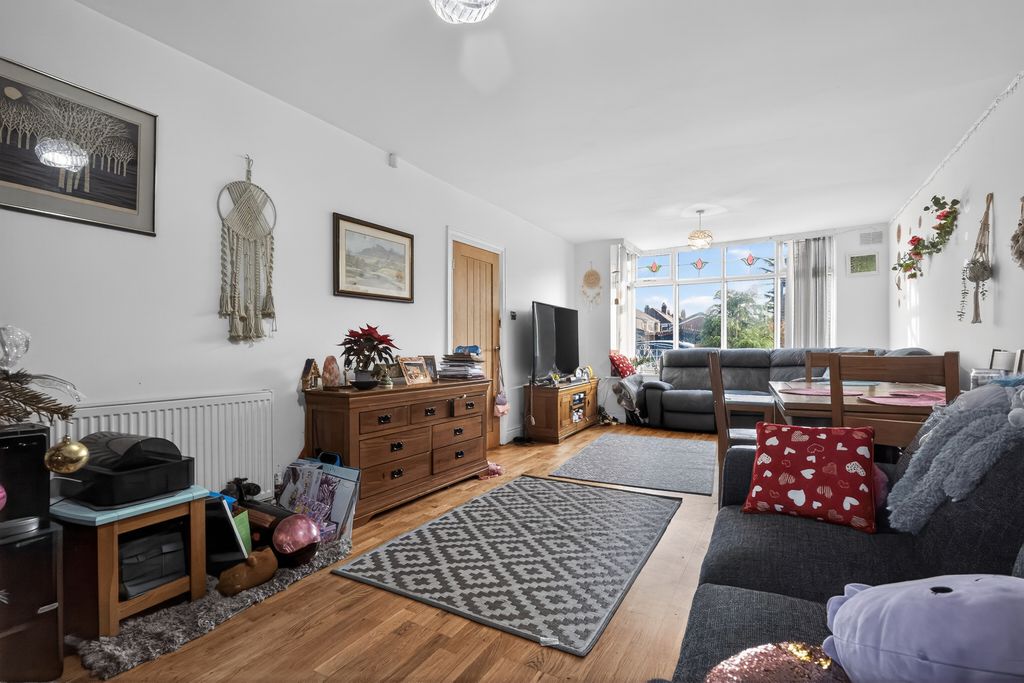 Property photo 2 of 21