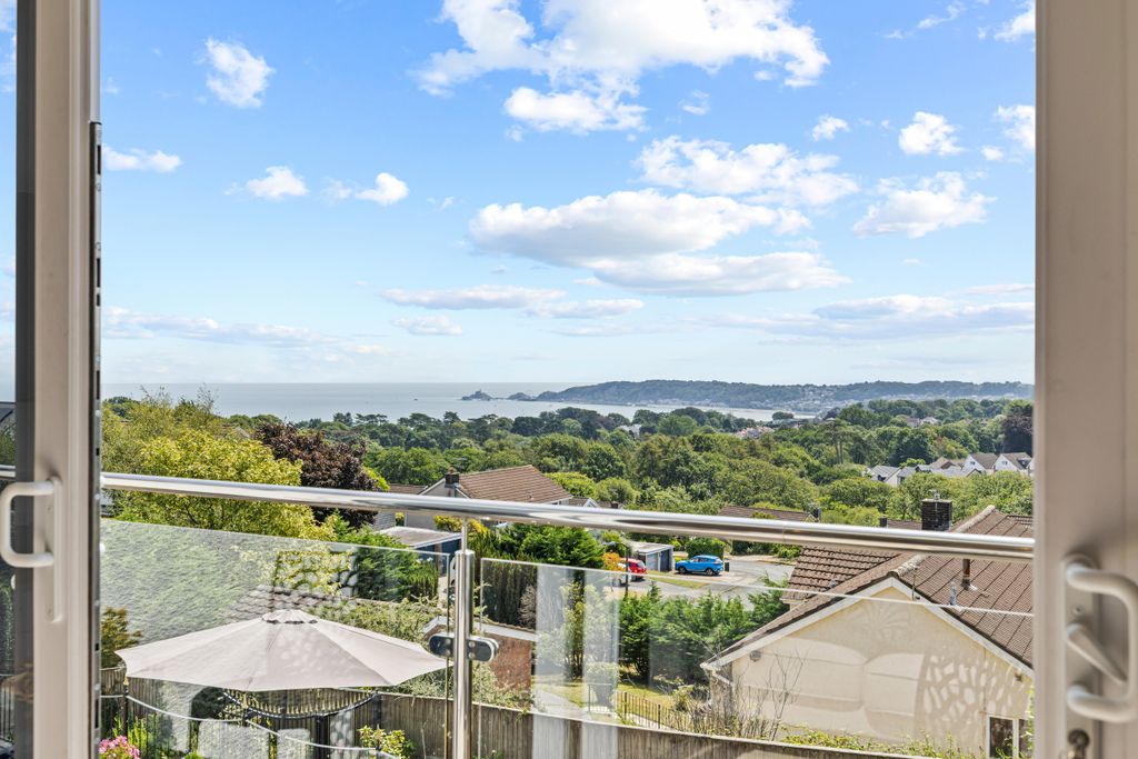 Property photo 2 of 41