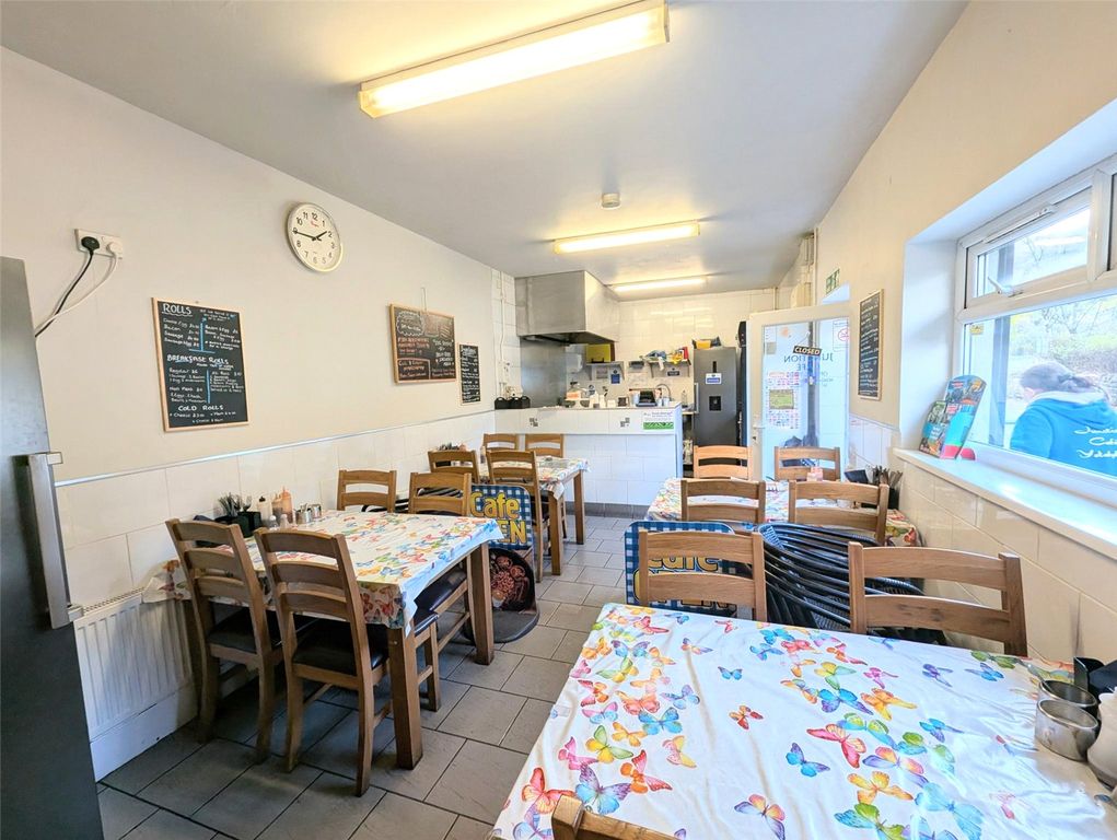 Property photo 2 of 8 Picture No. 21