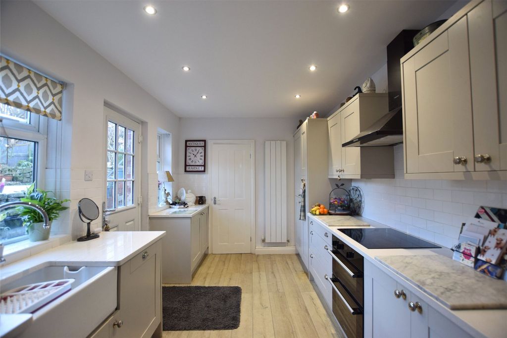 Property photo 2 of 14 Kitchen