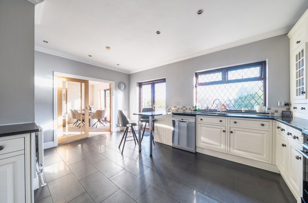 Property photo 3 of 34 1385377-7-69302c9...