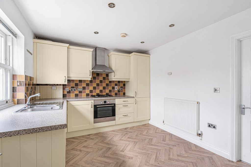 Property photo 2 of 30