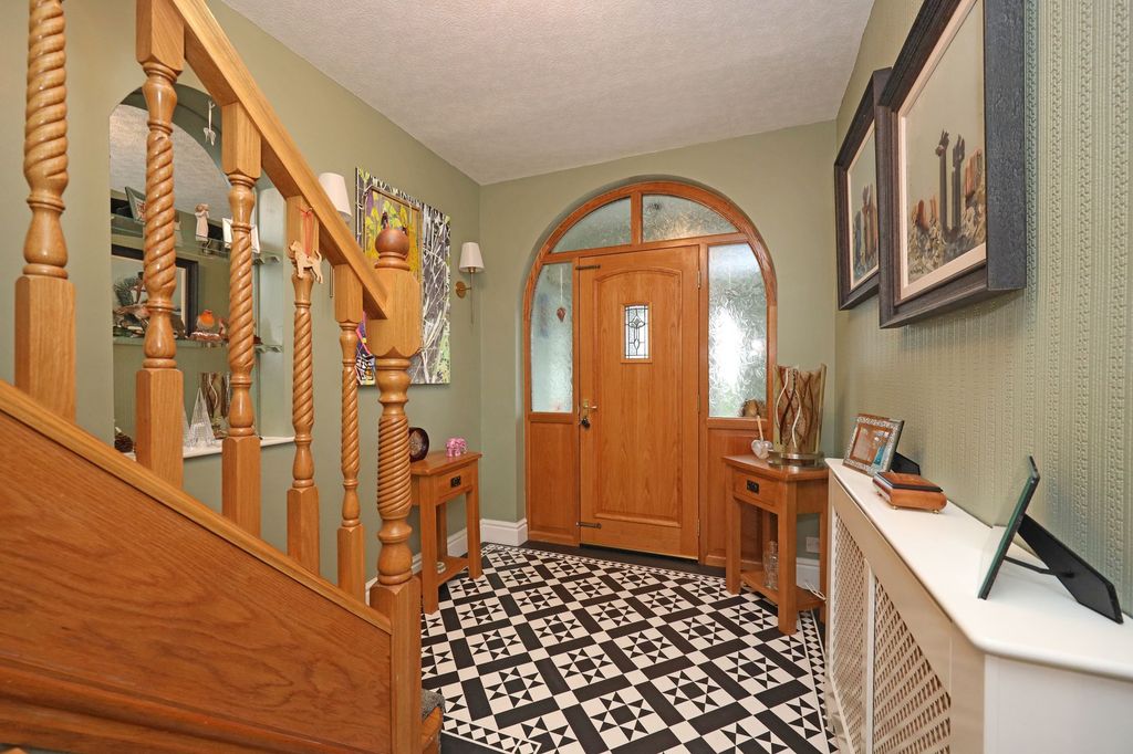 Property photo 3 of 25