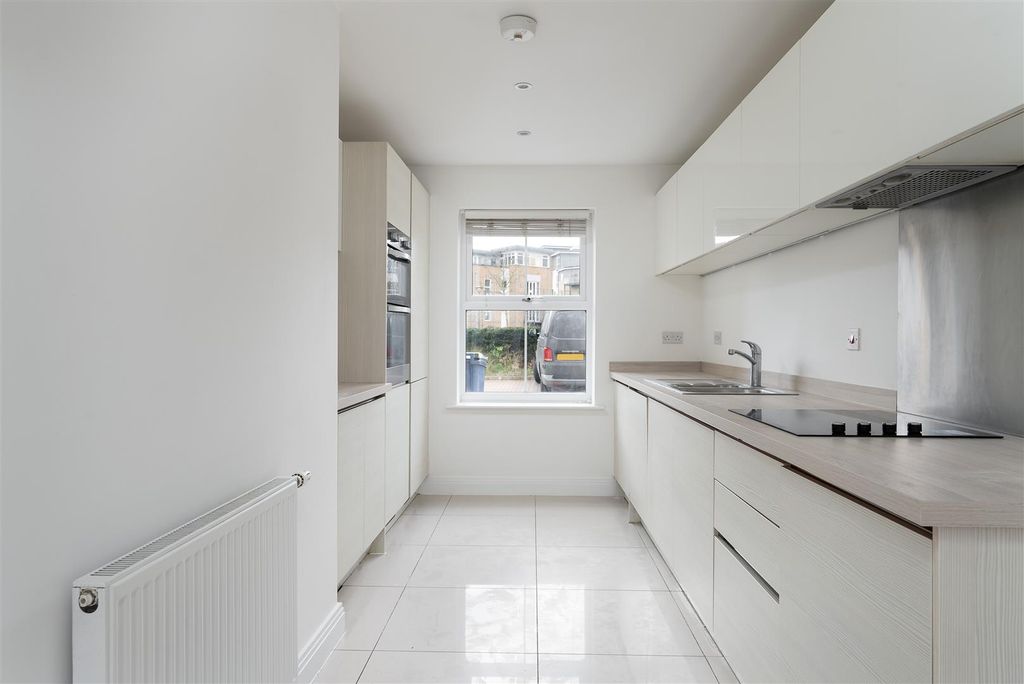 Property photo 3 of 17 Kitchen