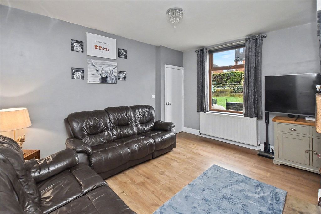 Property photo 3 of 18 Lounge