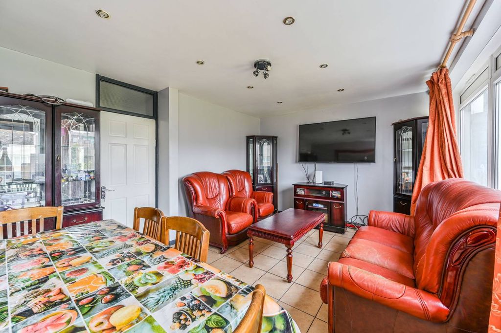 Property photo 3 of 12