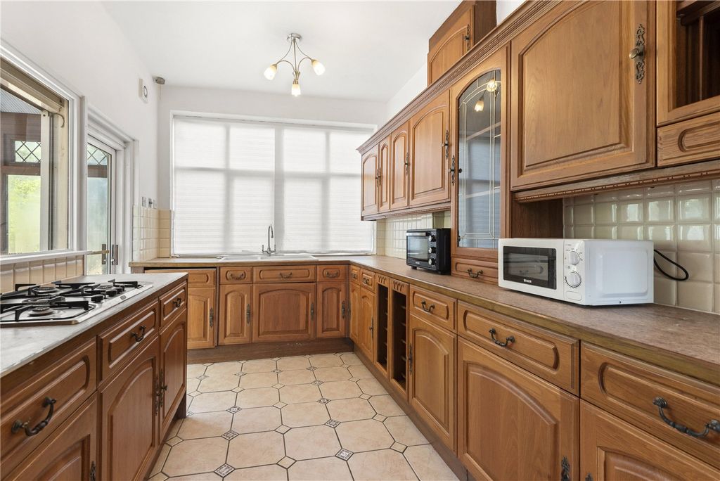 Property photo 2 of 11 Kitchen