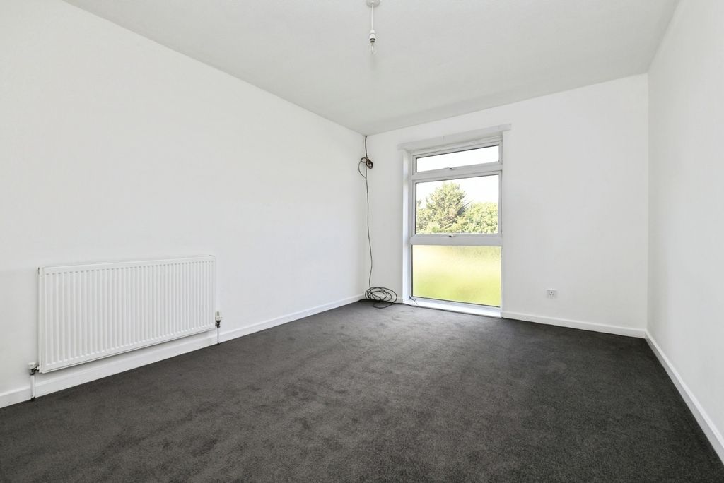 Property photo 3 of 16 Bedroom