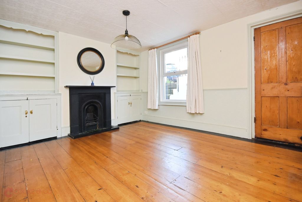 Property photo 3 of 13