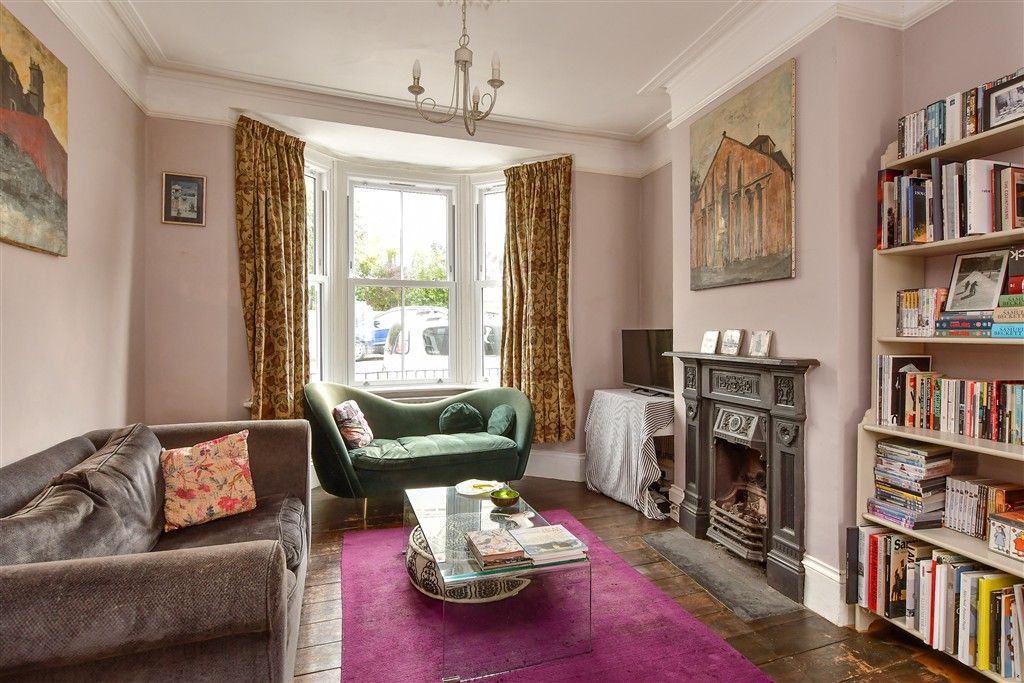 Property photo 2 of 15 Lounge