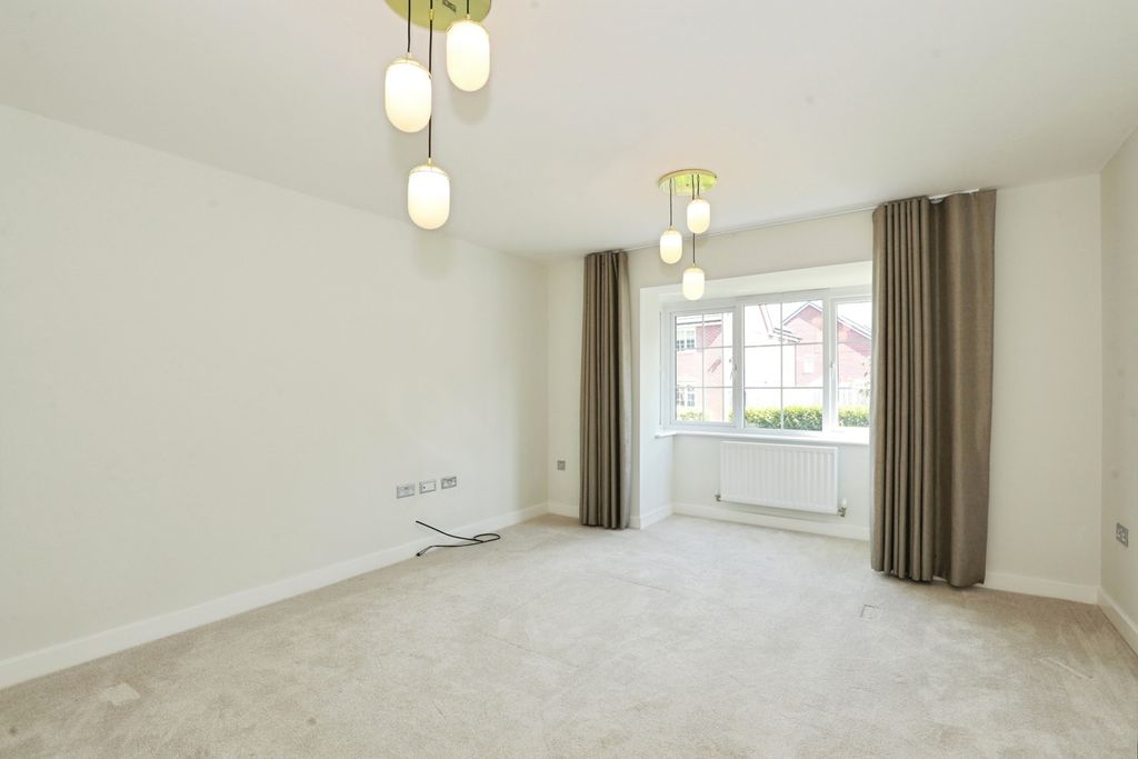 Property photo 3 of 17 Photo