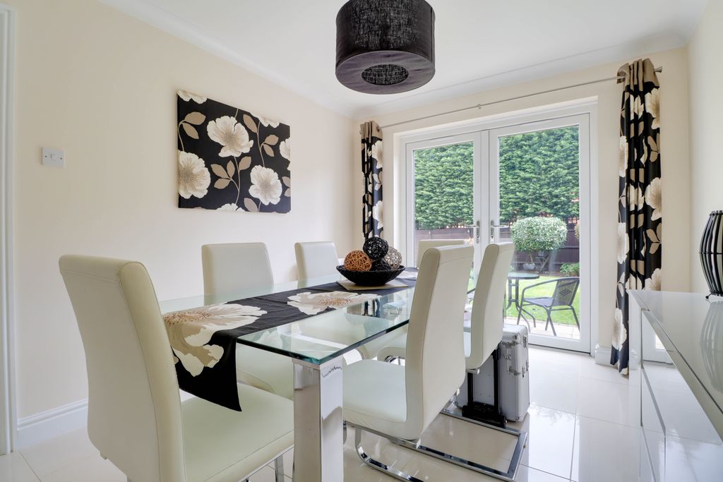 Property photo 3 of 17 Dining Room