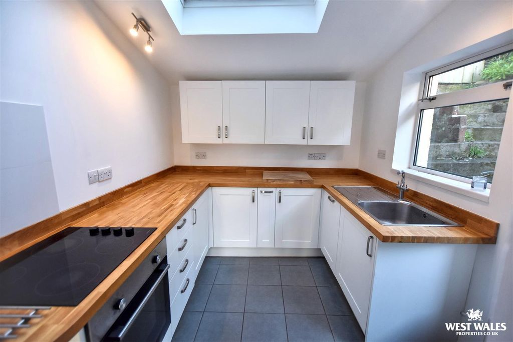 Property photo 3 of 22 15 - 2025-12-22T130510.175.Jpg