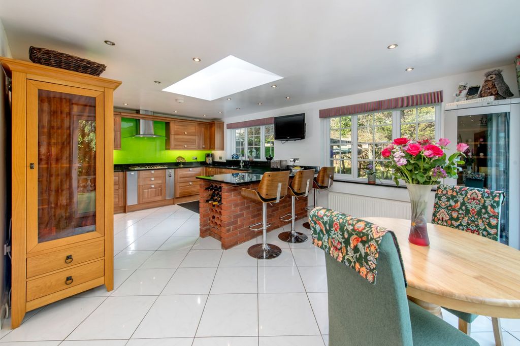 Property photo 2 of 34 Picture No. 52