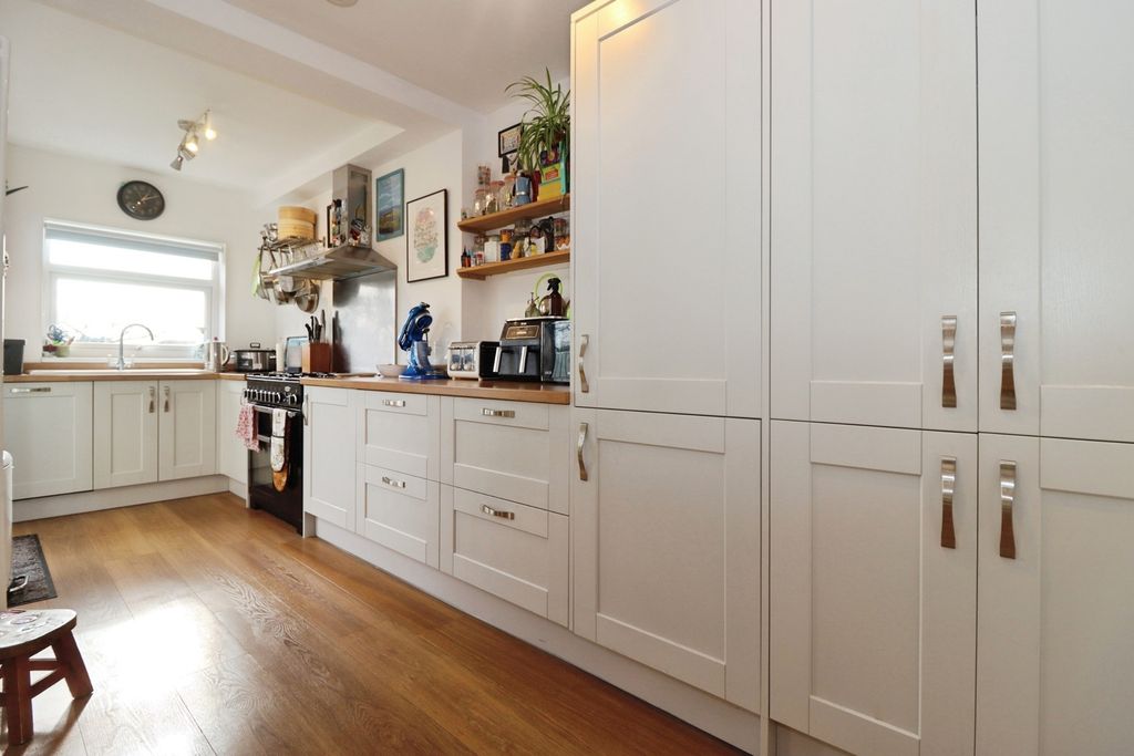 Property photo 3 of 18 Pbox-Img.Jpg