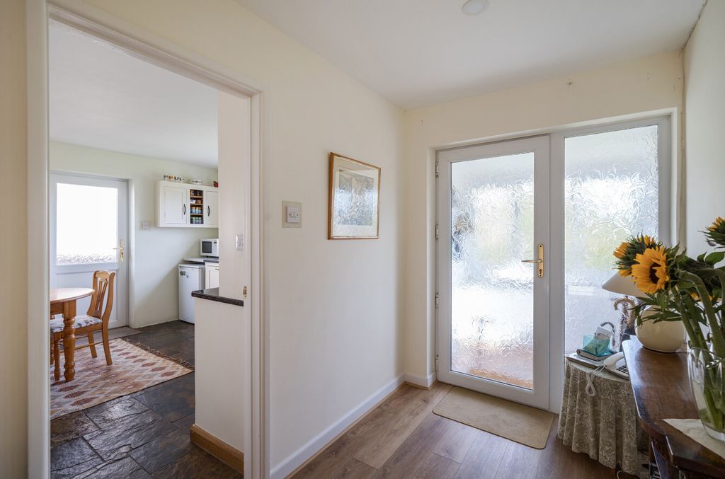 Property photo 3 of 27 Entrance