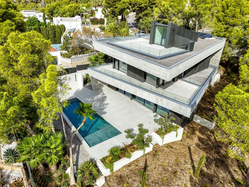 Property photo 1 of 45 Key Ready Luxury Villa In Altea With Panoramic Sea Views