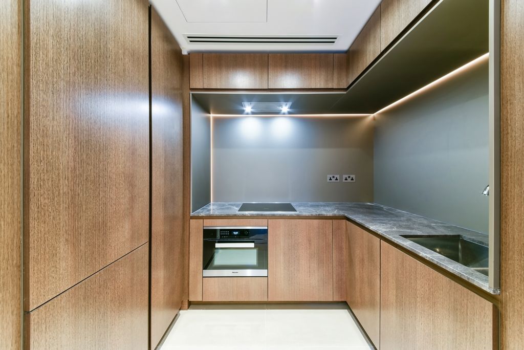 Property photo 3 of 7 Kitchen