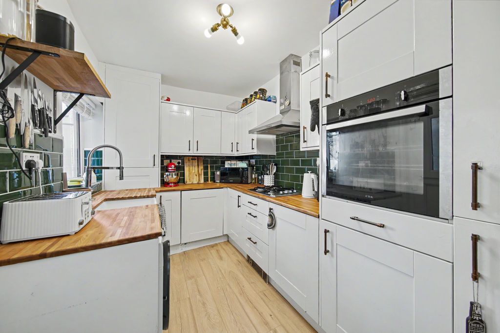 Property photo 3 of 25 Kitchen