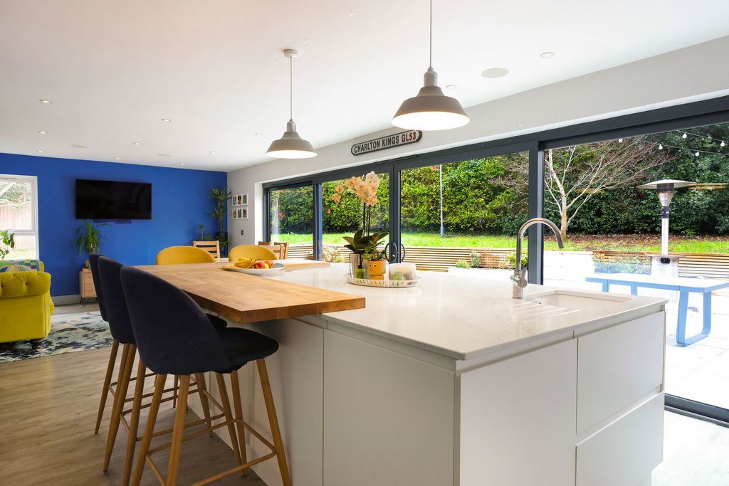 Property photo 2 of 25