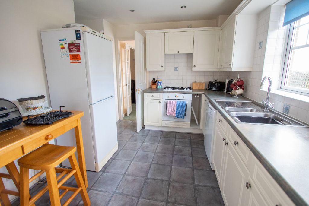 Property photo 3 of 16 Kitchen/Breakfast Room