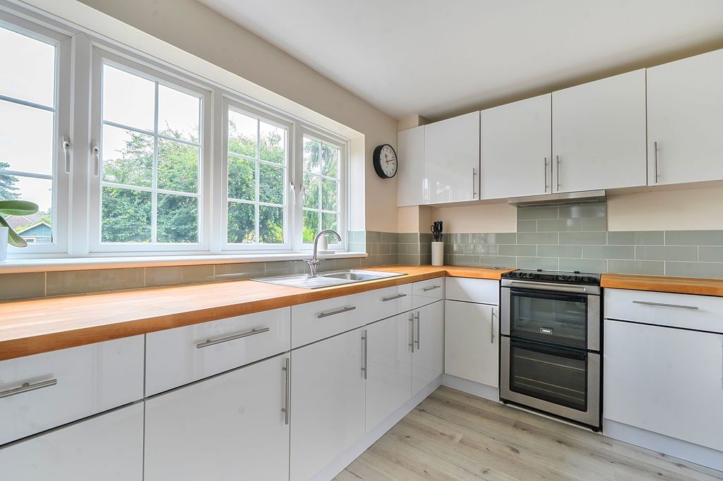 Property photo 2 of 16 Kitchen